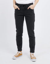 Load image into Gallery viewer, Juliette Jogger Jean / Washed Black
